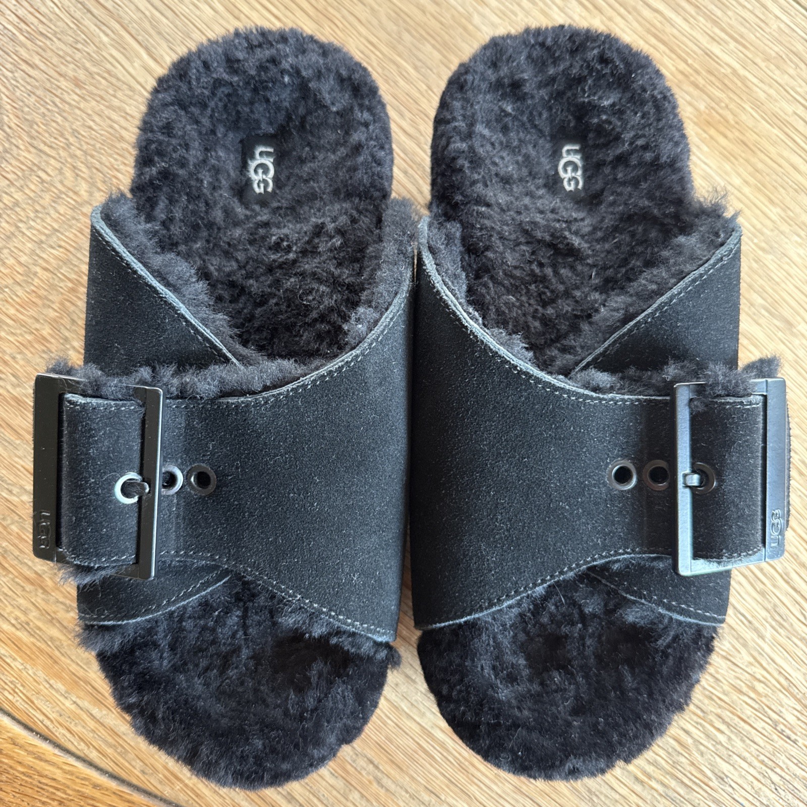 SAOLA UGG OUTSLIDE ciabatte nere in pelliccia sintetica fibbia slide suola treadlite donna US 7
