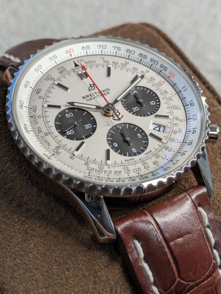 Breitling Navitimer 1 B01 Cronógrafo 43 mm Esfera “Panda” Caja Cuero AB0121 Foto 4 de 4