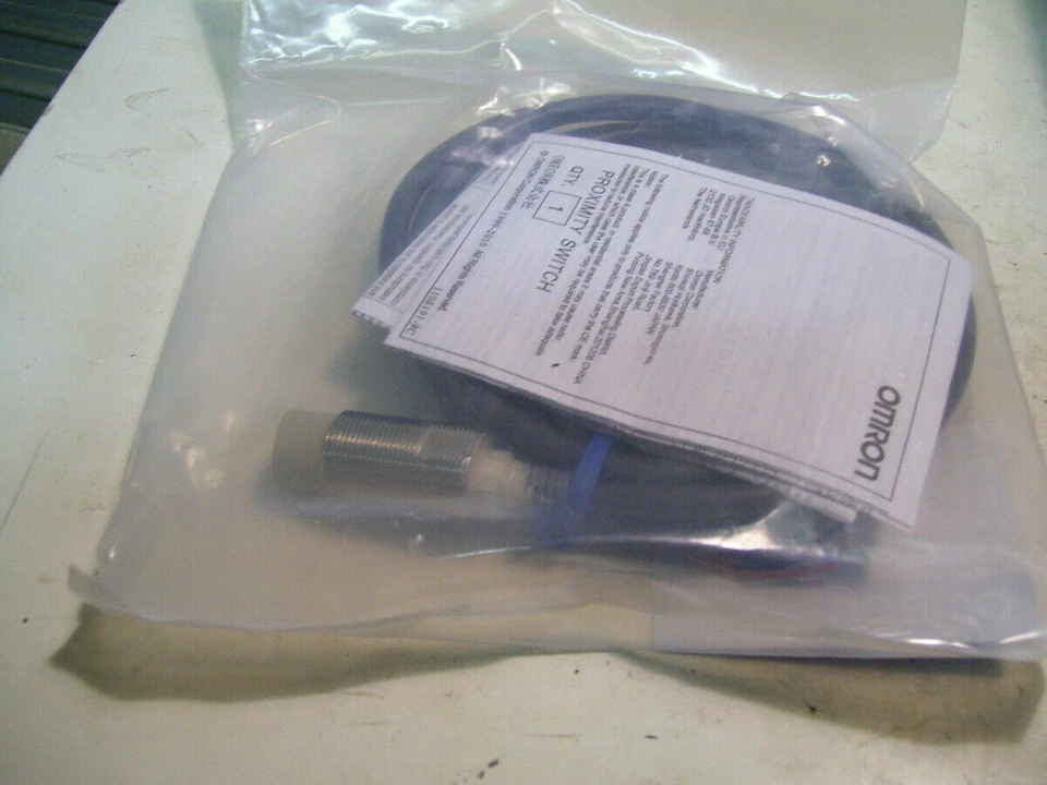 OMRON E2E-X10ME1-Z Proximity Sensors E2EX10ME1Z New In Box Free Shipping 1PC - Image 3 of 3