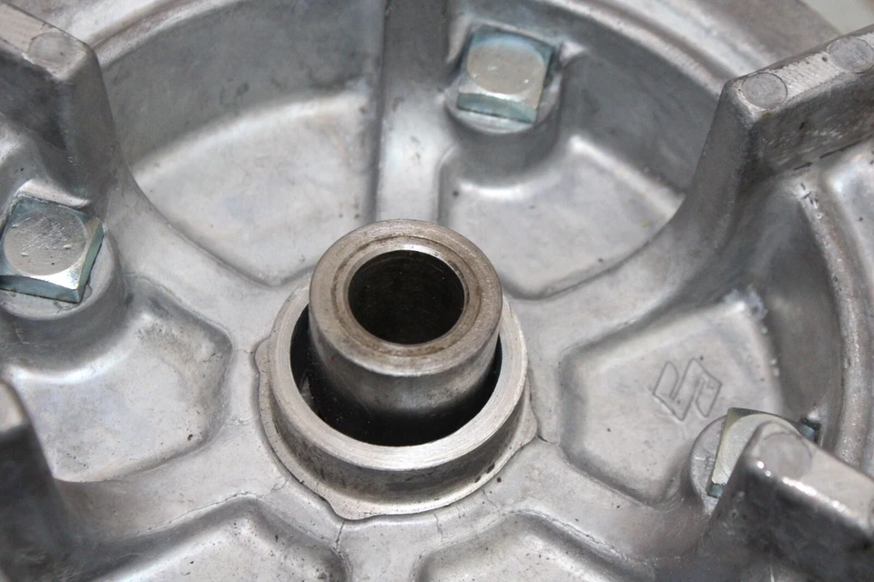 80-81 SUZUKI GS250T OEM REAR BACK SPROCKET BEARING ASSEMBLY - Image 3 of 4