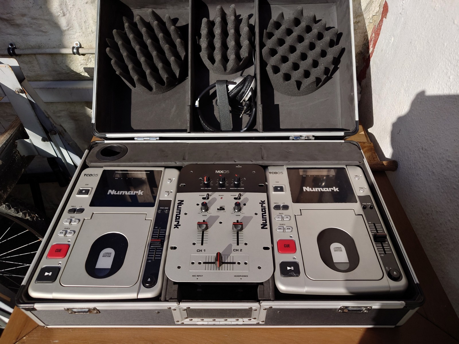 Numark CD Decks with Mixer, headphones and leads Fully tested and working.