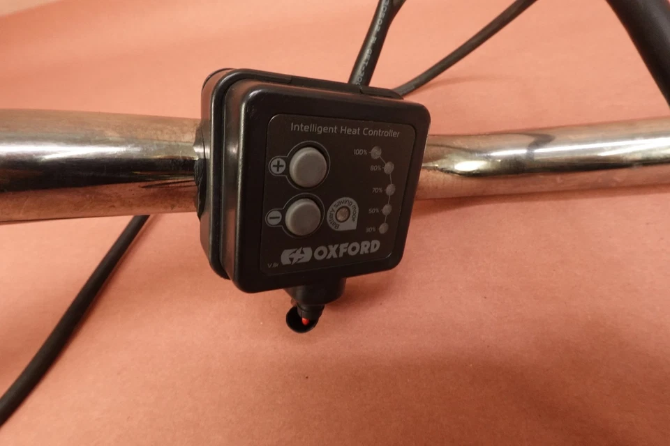 Manillar y empuñaduras térmicas Triumph Bonneville 2002-2007 Oxford Foto 3 de 4