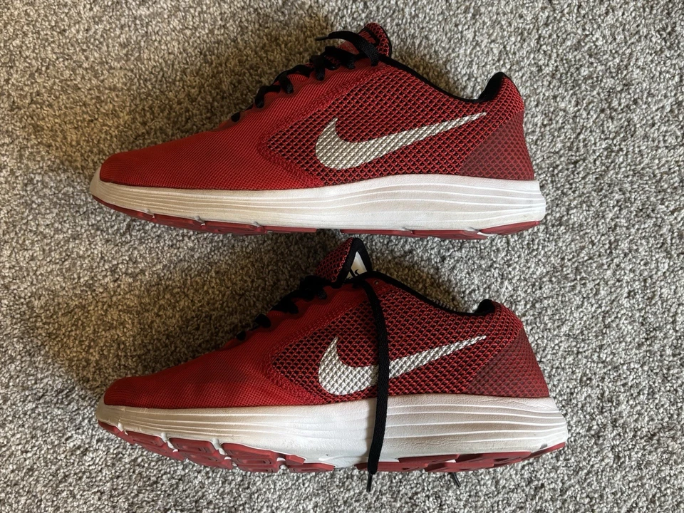 Nike Herren Revolution 3 Laufschuh, University Red/Metallic Silver/Black, 10,5 - Bild 4 von 4