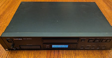 TASCAM CD-200iL Professional CD Player  iPod Dock Lightning