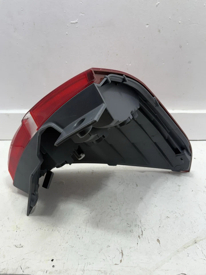 Right Lower Tail Light Assembly For 2015-2016 Honda CR-V - Image 2 of 4