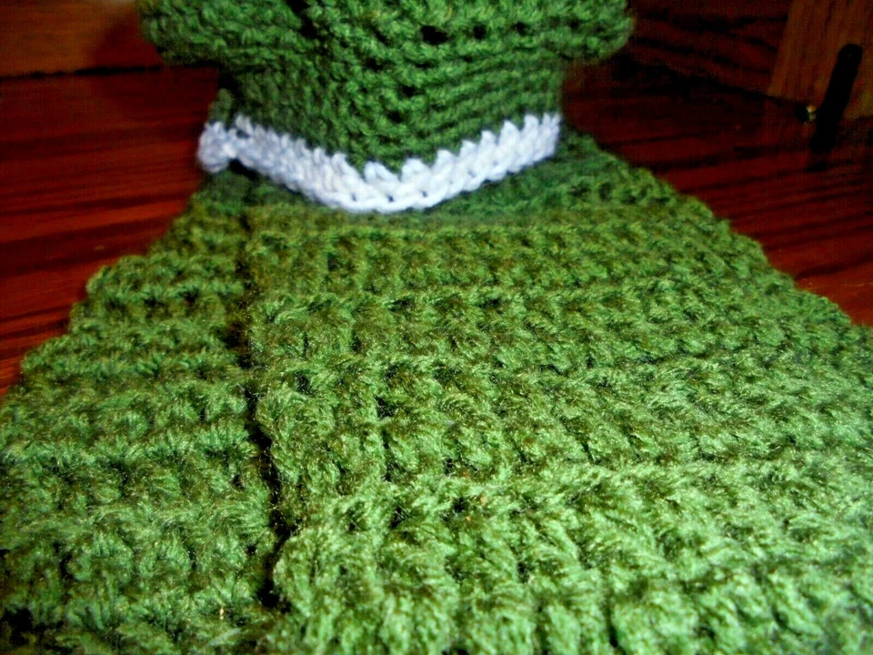 Hand Made Knit Crochet Scarf & Hat Toque Pom Pom Set Little Girl Green/White 108 - Image 4 of 4