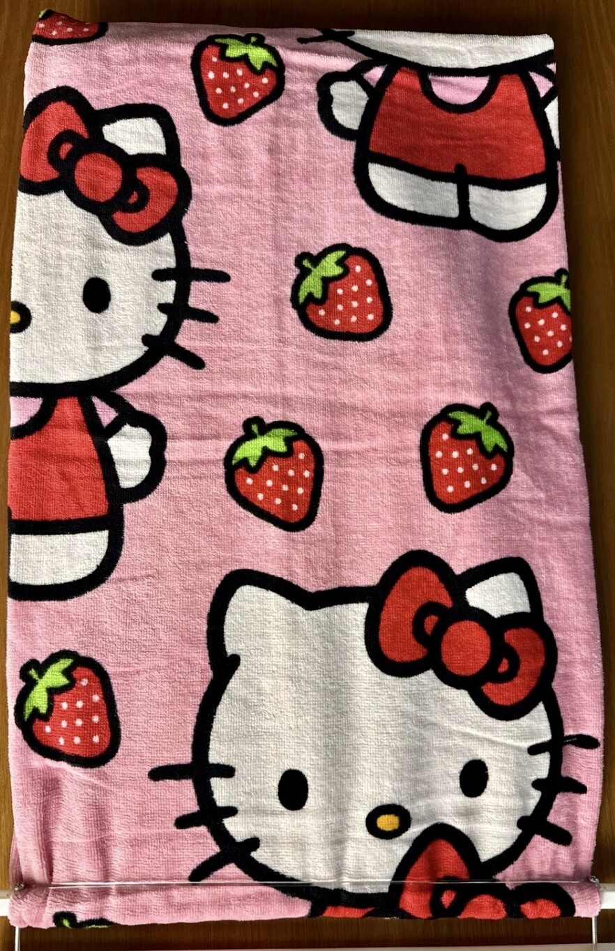 NWT! 🍓Sanrio HELLO KITTY Cotton Beach Pool Bath Towel Pink Strawberry ⛱️🍓