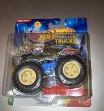 Hot Wheels Monster Trucks Leopard Shark GREAT BITE 1:64 w/Crushed Car New 2026.