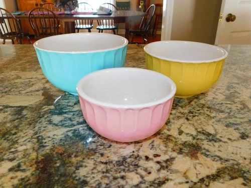 SET of 3 Vintage 1940s MCCOY Nesting BOWLS Pink Blue Yellow Pastels 6 7 8" NICE!