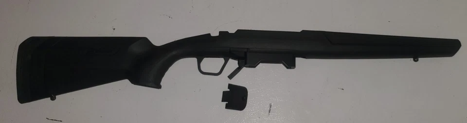 Stock de fábrica Savage Arms Axis II con kit de conversión de cargador MCI Defense AICS Foto 2 de 4