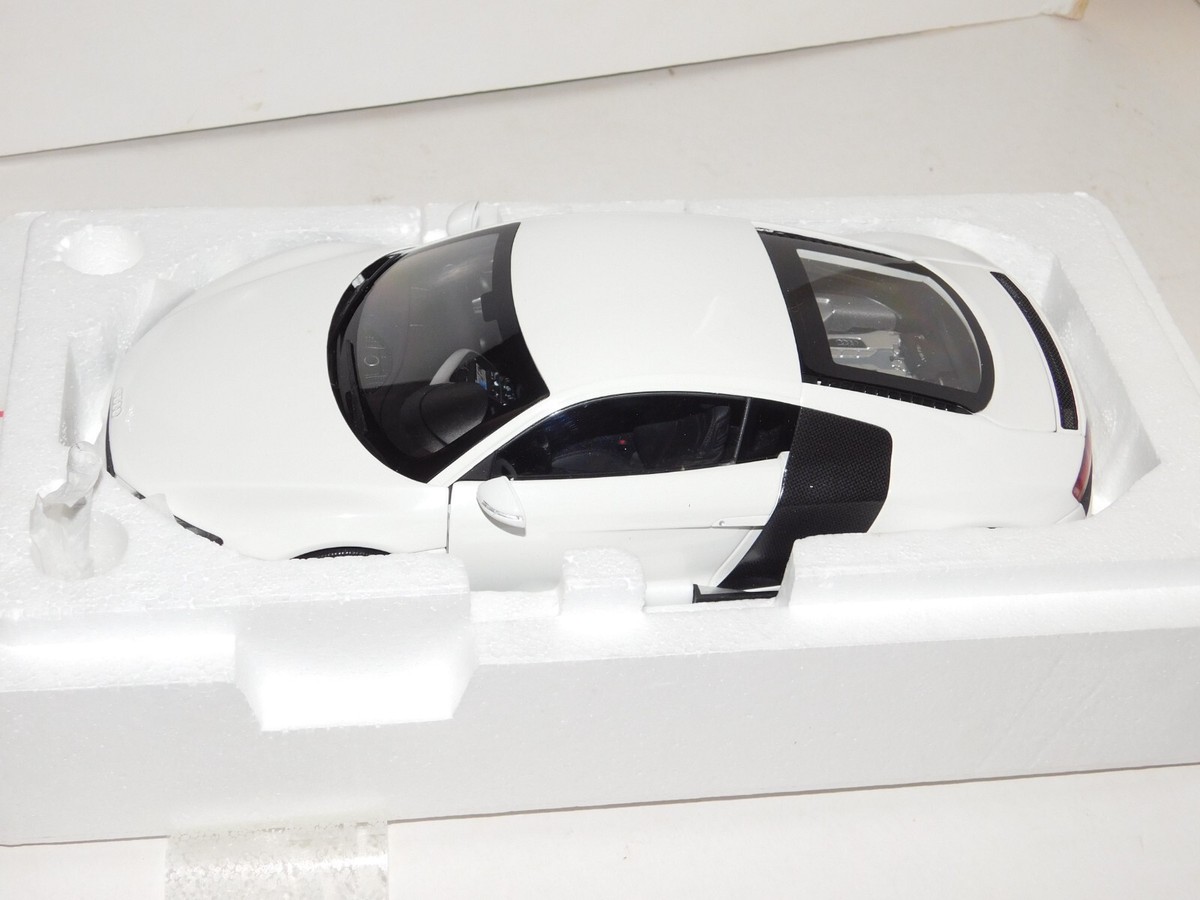 AUDI R8 4.2 FSI V8 2007 KYOSHO 09213W 1:18 | eBay