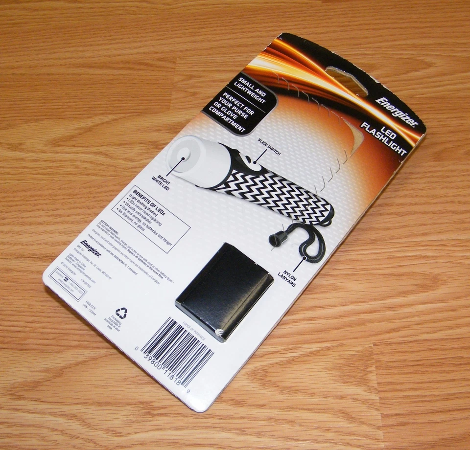 Linterna LED Energizer Genuina 50 Horas de Tiempo de Funcionamiento Patrón Negro/Blanco **NUEVA**  Foto 3 de 4