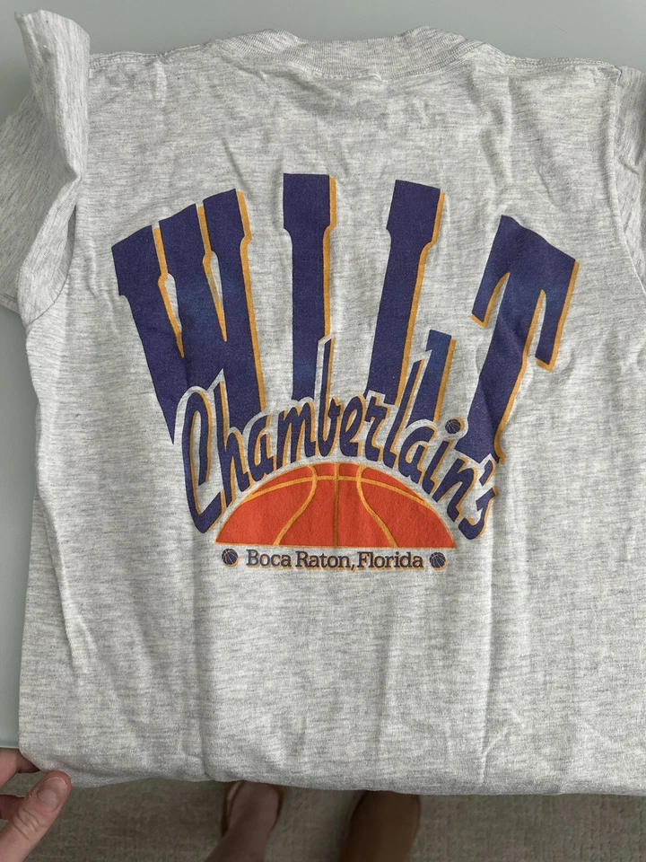Wilt Chamberlain signed shirt from his Restaurant - Rare HTF - Image 4 of 4