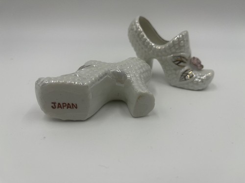 VINTAGE 1950'S WHITE PORCELAIN SHOE FIGURINES- PINK ROSE & GOLD TRIM JAPAN - Picture 3 of 3