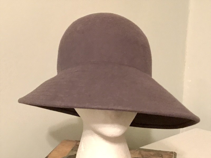 NWOT Size Small Gray Wool Felt Asymmetrical Brim Cloche Hat