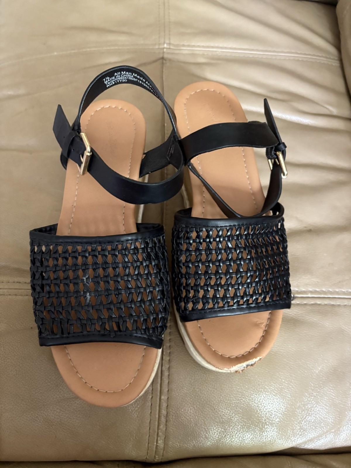 Universal Threads Black Sandals Platform 7.5 - image 1