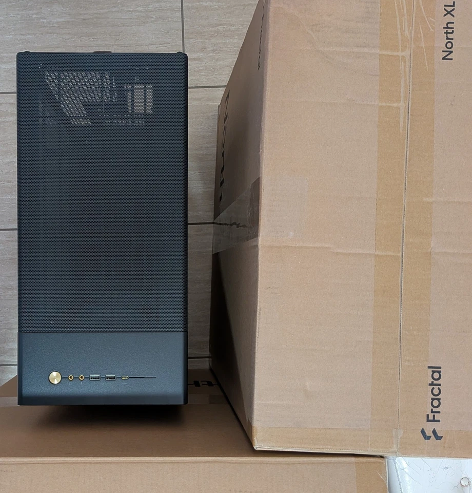 Fractal Design North Case Mid Tower - Charcoal Black TG Dark - Immagine 2 di 4