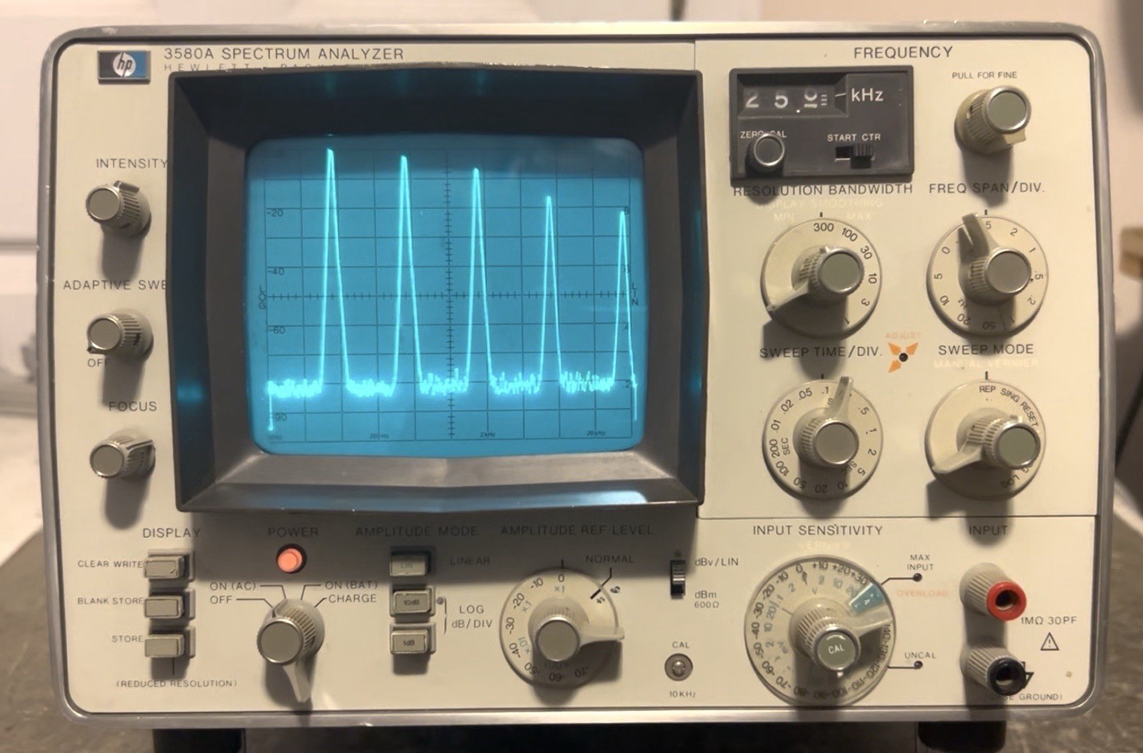 HP 3580A Audio Spectrum Analyzer with Tracking Generator 0 to 50 kHz opt 2