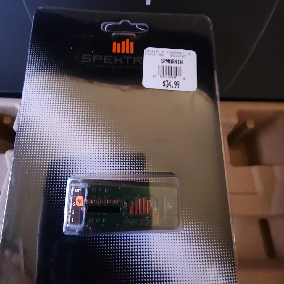 DXS Spektrum 7-Channel 2.4 GHz RC Aircraft Transmitter Radio SPM1010 w/ Receiver - Image 4 of 4