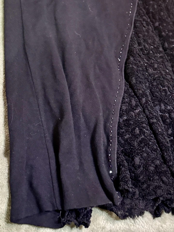 Falda asimétrica de encaje negra gótica Y2K de colección detalle de estrás bruja Morticia Foto 4 de 4