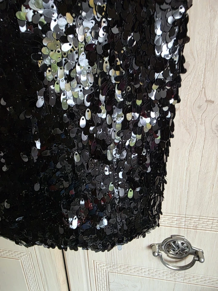 WOMANS BLACK SEQUINNED PARTY DRESS FROM RARE IN A SIZE 10 - Image 3 of 4