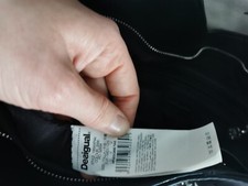 Sac desigual large à motif floral et clous