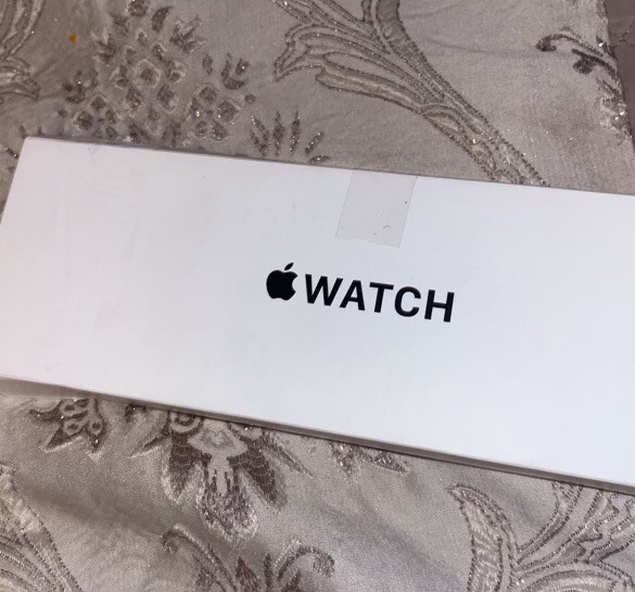 Apple Watch SE (2nd Generation) 40mm Aluminum Case with Sport Loop -...-image