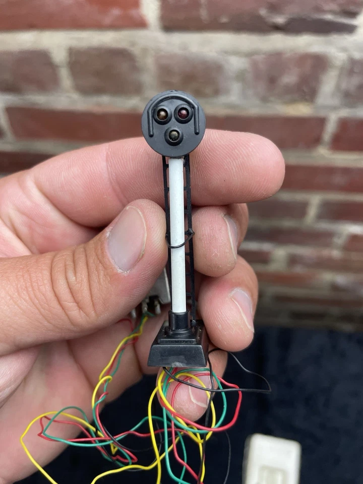 Model Power N Scale TARGET SIGNAL 8572 & Additional Signal - Image 2 of 4