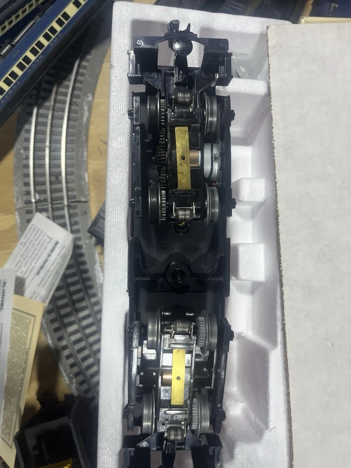 Lionel New Jersey Central Raiload Company NW2 Diesel Switcher #8932 - Image 4 of 4