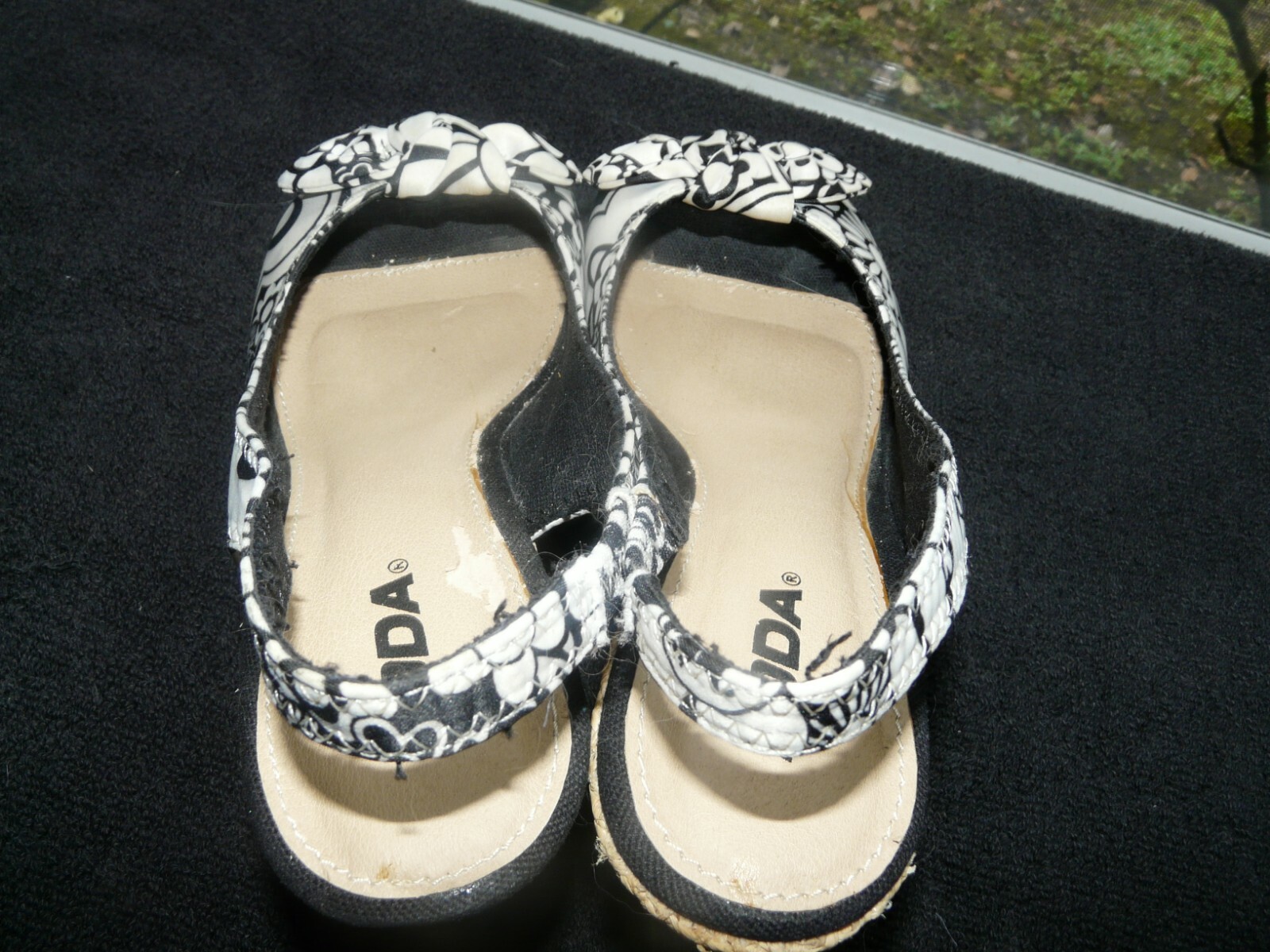 Peep Toe, Black & & & White Wedge Slingbacks by SodaWomen's Size 7.5 medium 909c14 Peep Toe, Black & & & White Wedge Slingbacks by SodaWomen's Size 7.5 medium 909c14