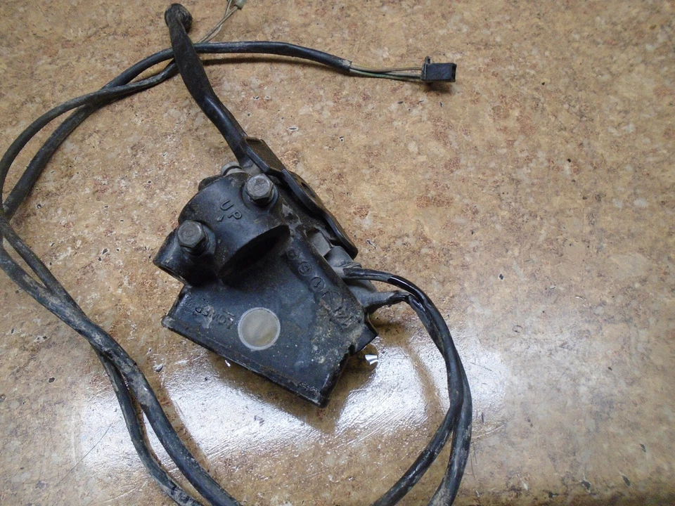 Yamaha Venture XVZ1300 XVZ 1300 1987 palanca de freno delantero cilindro maestro derecho 87 Foto 3 de 3