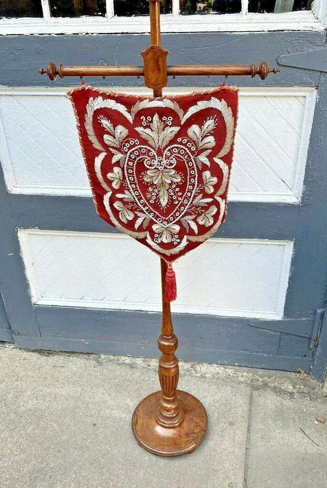 ANTIGUA PANTALLA DE FUEGO VICTORIANA DE ROBLE Y NOGAL CON CUENTAS DE AGUJA Foto 2 de 4