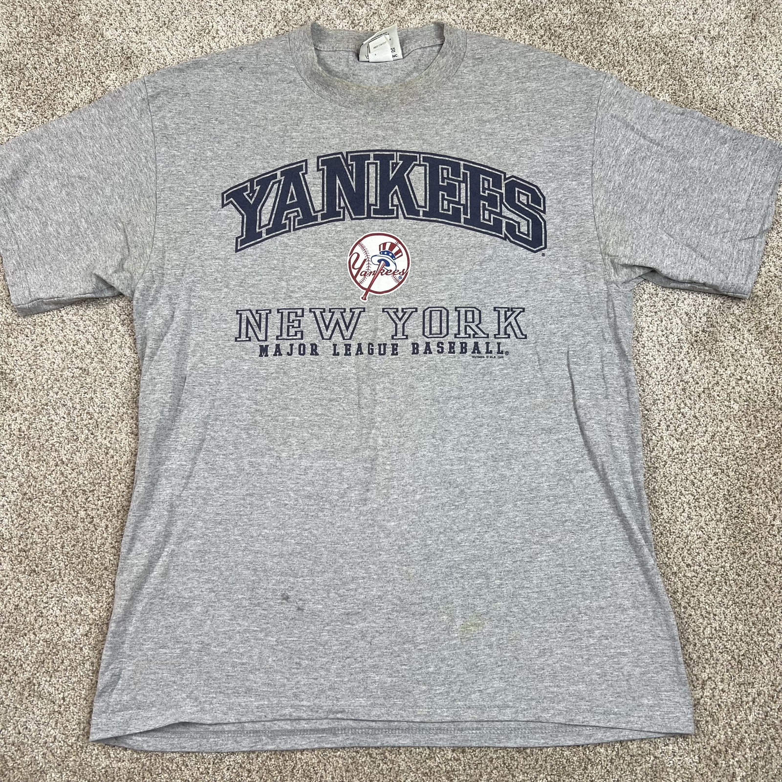 Vintage 90s New York Yankees Baseball Graphic Tee in Gray - Men's Large