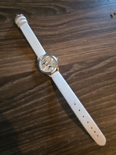 Disney Minnie Mouse Womens Accutime Watch W/ White Band And New Battery - Picture 2 of 4