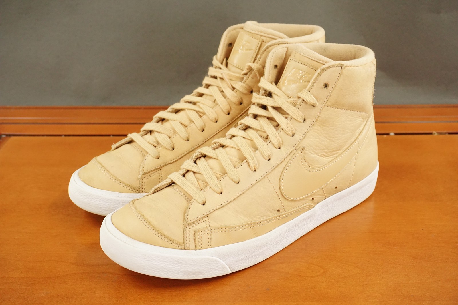 Nike Blazer Mid 77 Shoes Womens 10 US Brown High Top Leather DQ7572-200 Sneakers