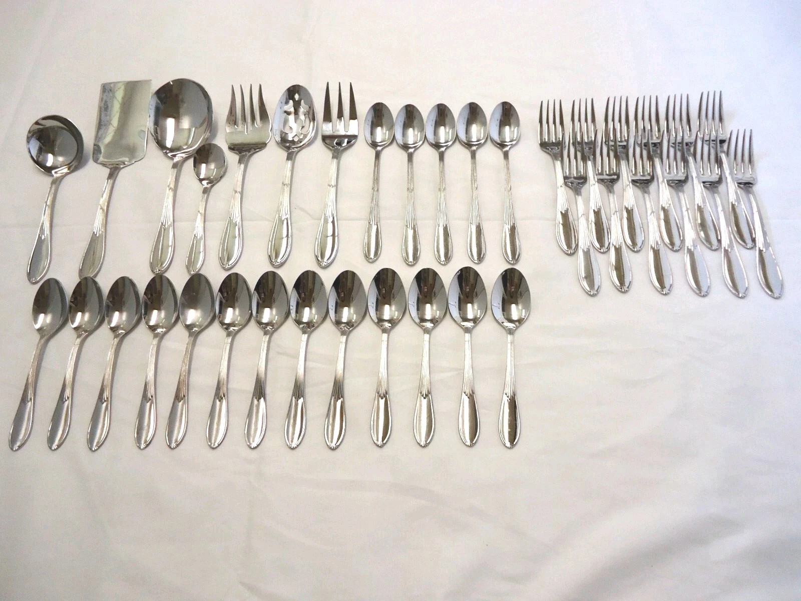WALLACE ASTRA BANDS STAINLESS FLATWARE 37-pieces