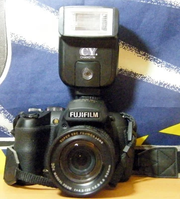 Fujifilm FinePix HS25EXR 16.0MP, 30x Opt.Zoom, Bridgekamera, Blitzschuh - Bild 1 von 4