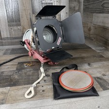 Mole-Richardson 4821 Tweenie II 650W Fresnel Light w/ Barn Doors Scrims
