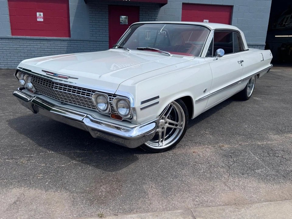 Chevrolet Impala 1963 RestoMod Foto 3 de 4