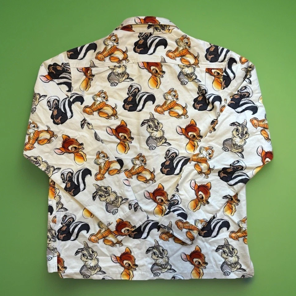 迪士尼小鹿斑比、芯片和戴尔、Thumper 和花朵长袖 AOP 纽扣 M 码 — 第 2/4 张图片