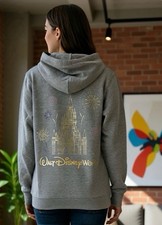 WALT DISNEY WORLD CINDERELA CASTLE GOLD/THEME PARKS 2025/ HOODIE W ZIP/NWT