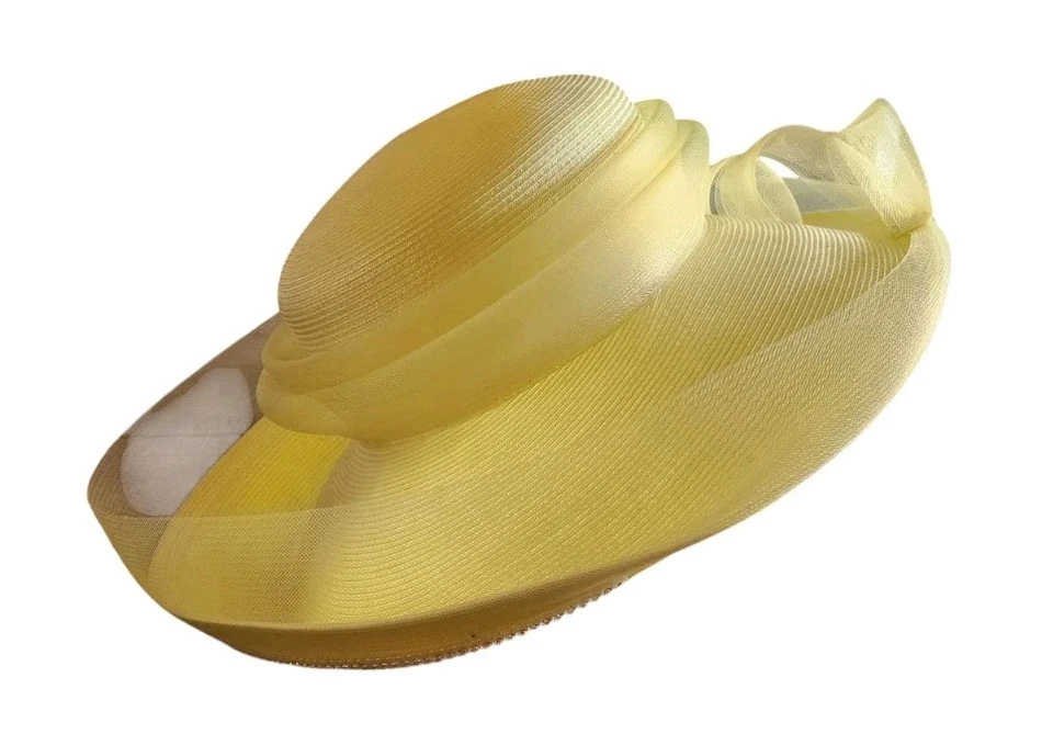 Ms. Divine Amarillo Iglesia Derby Vestido Sombrero Malla Grande con Banda de Estrás Foto 4 de 4