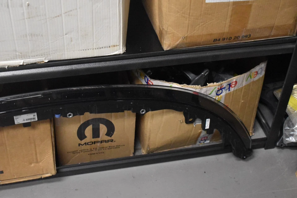 2020-2023 PORSCHE 911 CARRERA CENTER TAIL LIGHT FACTORY OEM - Image 3 of 4