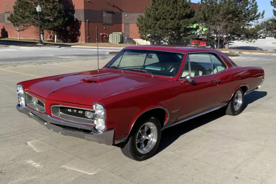 1966 Pontiac GTO Hardtop Coupe 4-Speed  | 24