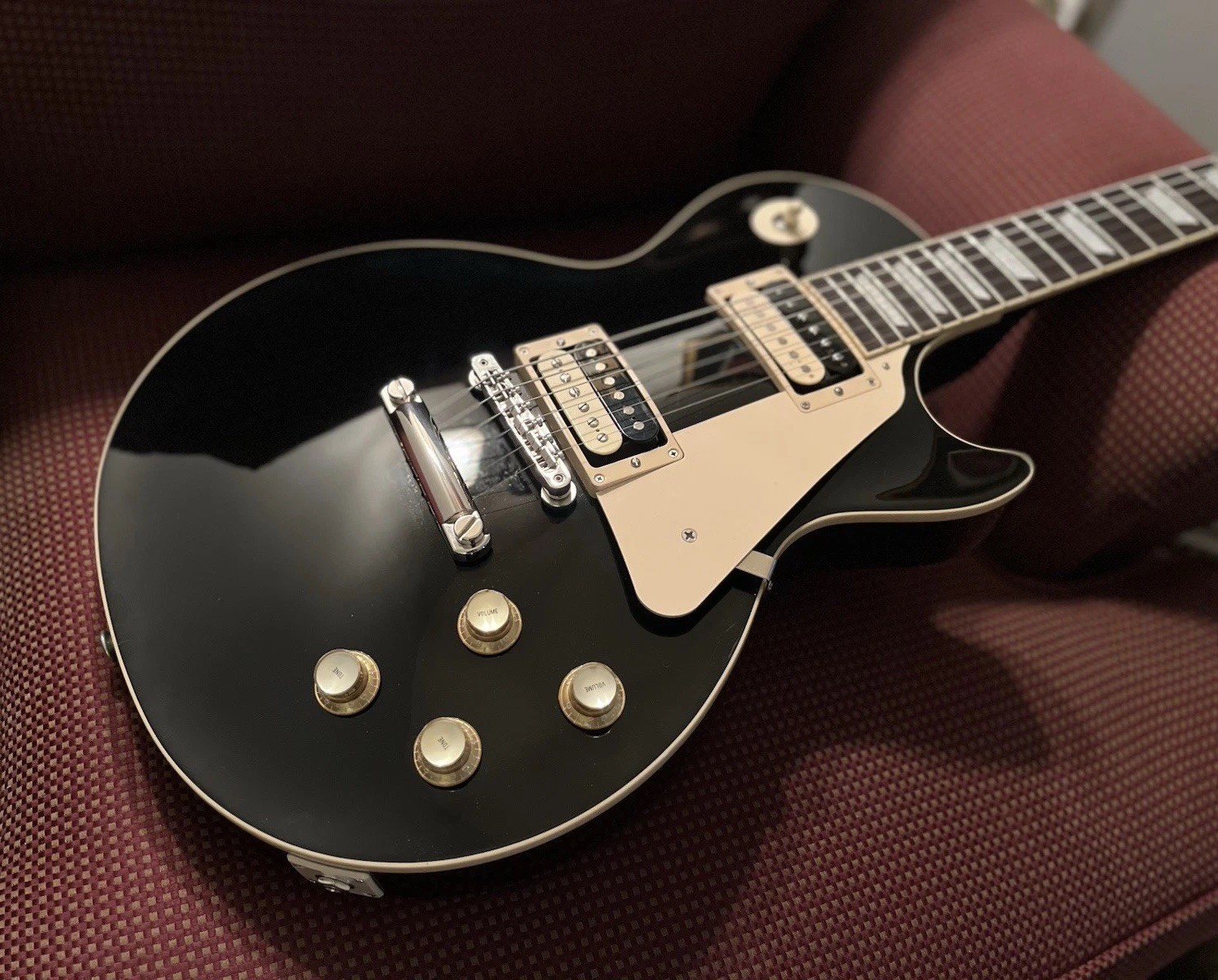 (2023) Gibson Les Paul Classic- Ebony/Black, Upgraded Pickups, Hand-wired, SKB