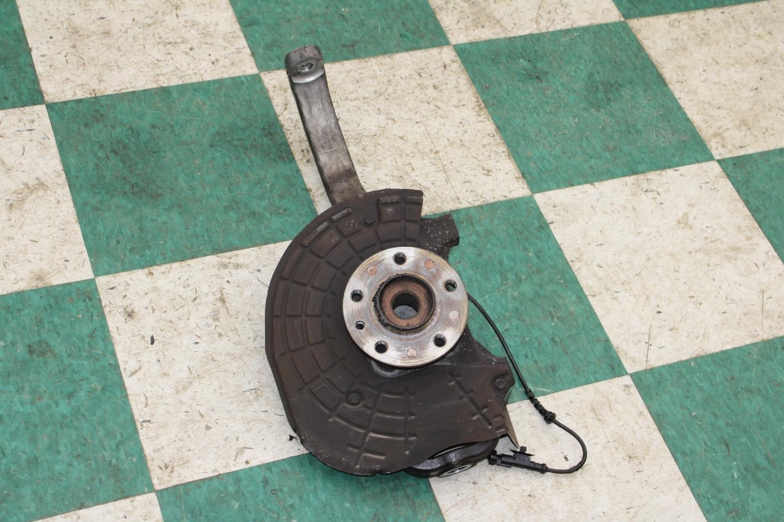 Maserati Ghibli 2014-2017 Front Right Steering wheel hub