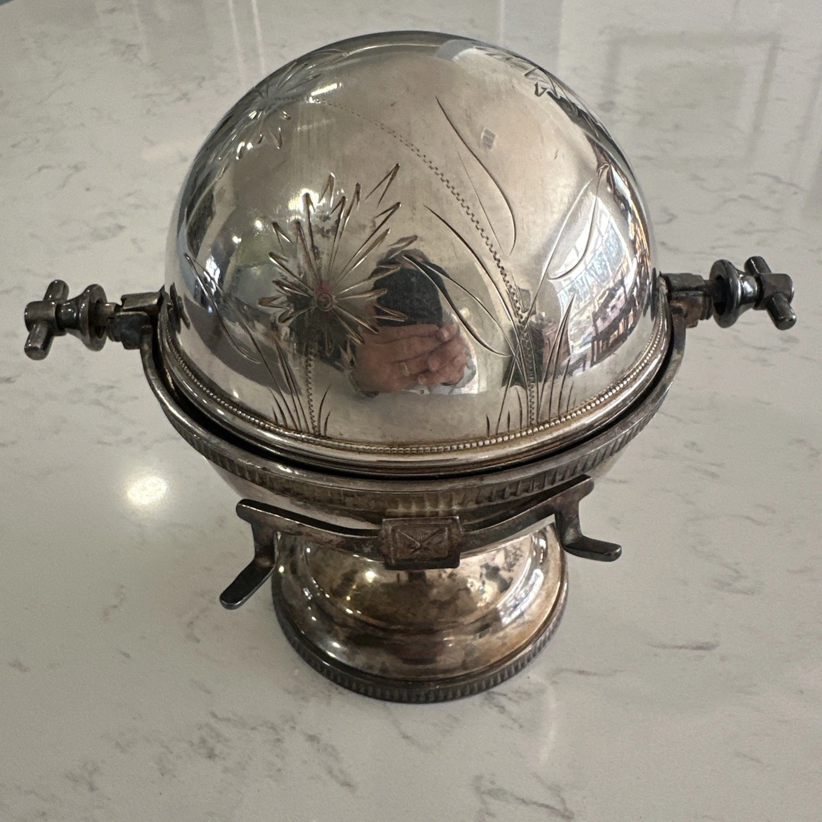 Vintage Taunton Silverplate Co. Domed Roll Top Butter Dish Tripleplate (1853-74)
Opens in a new wind