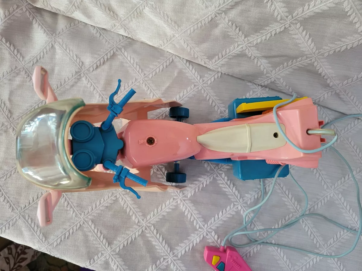 Barbie scooter 2025 a control remoto