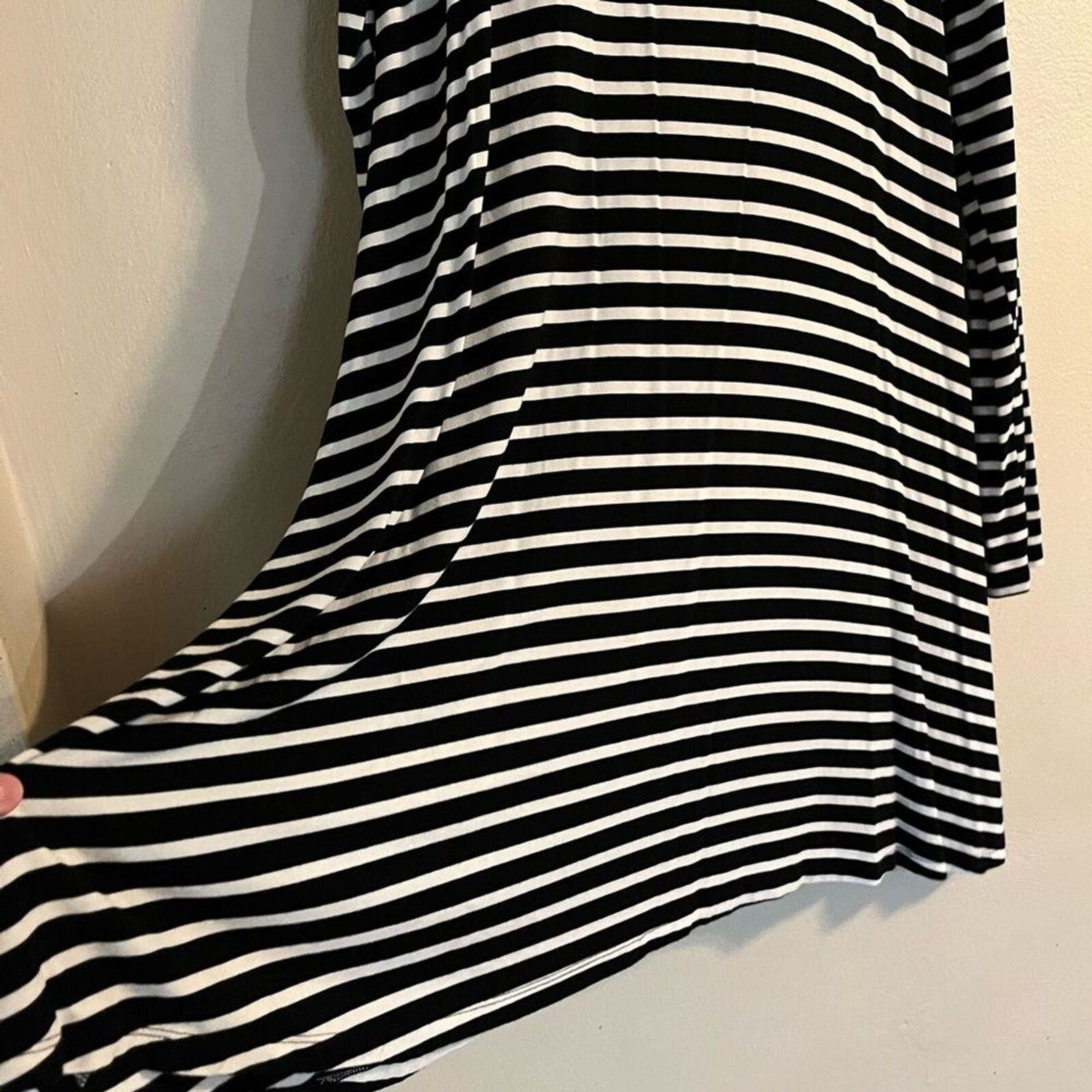 Old Navy black & white striped dress super comfy … - image 4