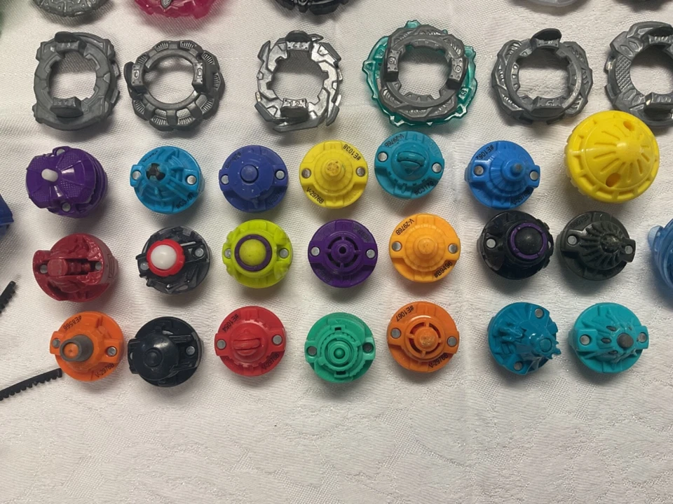 Beyblade Lote Hasbro Juguetes Lanzadores Ripcords Puntas, Tops, Middles! Mattel Foto 4 de 4